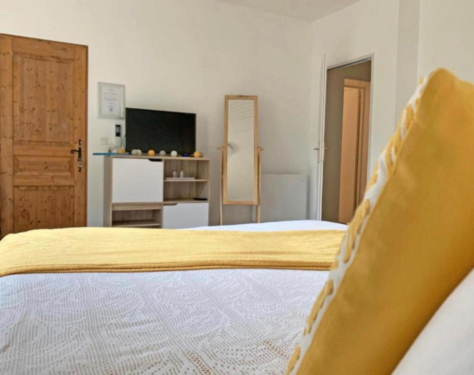 Hotel Les Tables Aux Vaches Raviege La Salvetat-sur-Agout Exterior foto